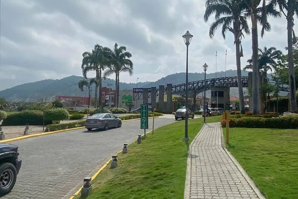 Preciosa Habitacion Con Bano Privado 과야킬 홈스테이